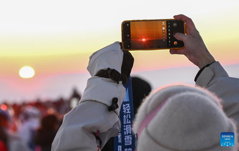 Major ski resorts gain strong popularity in Altay, NW China's Xinjiang