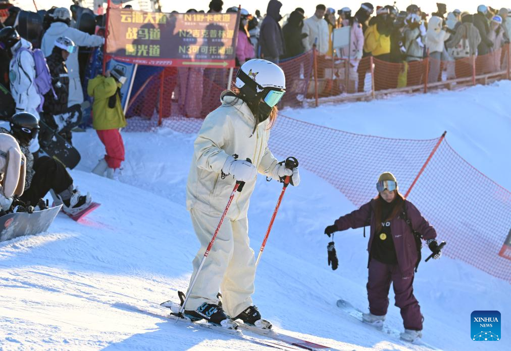 Major ski resorts gain strong popularity in Altay, NW China's Xinjiang
