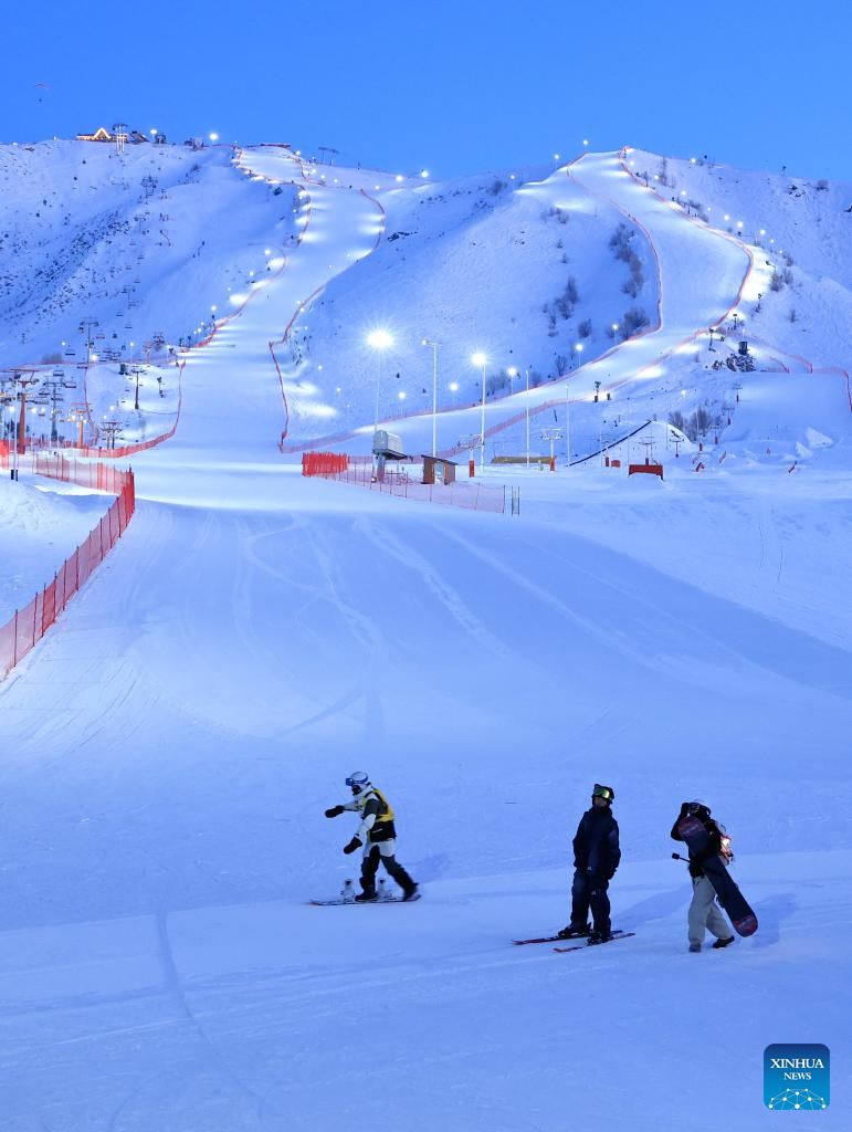 Major ski resorts gain strong popularity in Altay, NW China's Xinjiang