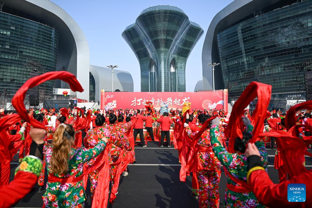 Shehuo gala attracts audience with traditional folk art in Urumqi