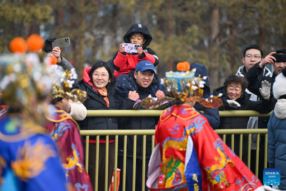 Shehuo gala attracts audience with traditional folk art in Urumqi