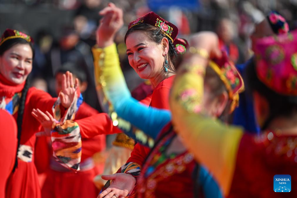 Shehuo gala attracts audience with traditional folk art in Urumqi