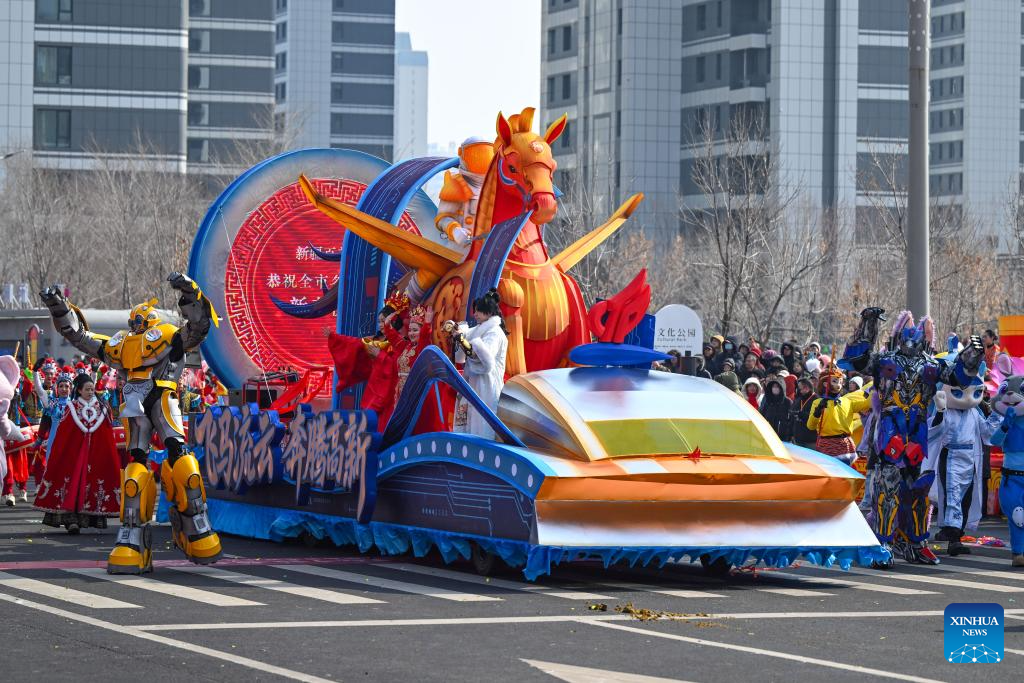 Shehuo gala attracts audience with traditional folk art in Urumqi