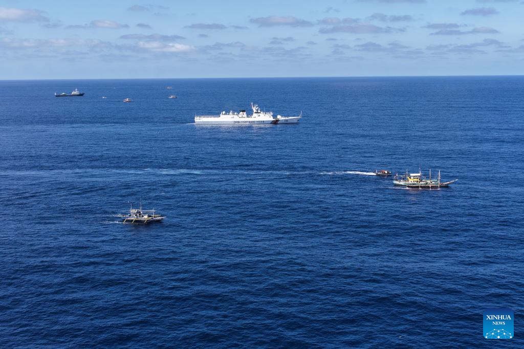 China Coast Guard drives away Philippine vessels illegally intruding into Huangyan Dao waters