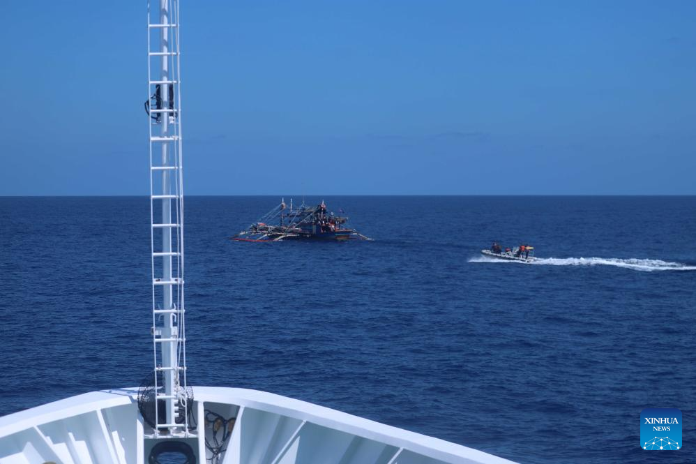 China Coast Guard drives away Philippine vessels illegally intruding into Huangyan Dao waters
