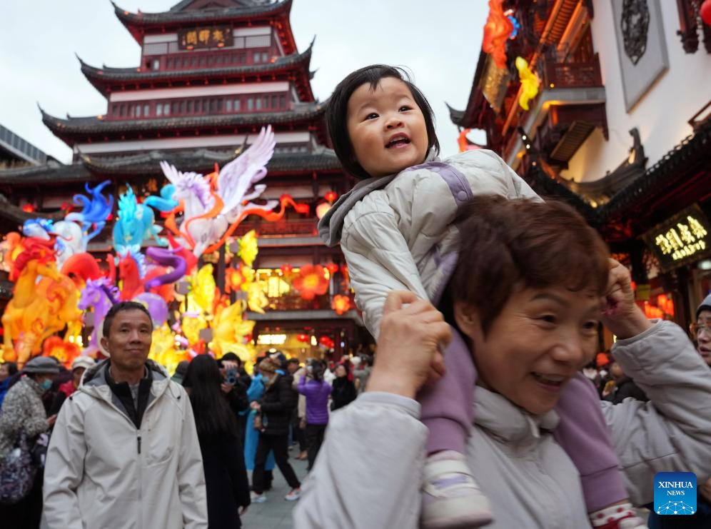 Lantern Festival celebrations draw large numbers of tourists at Yuyuan Garden in Shanghai