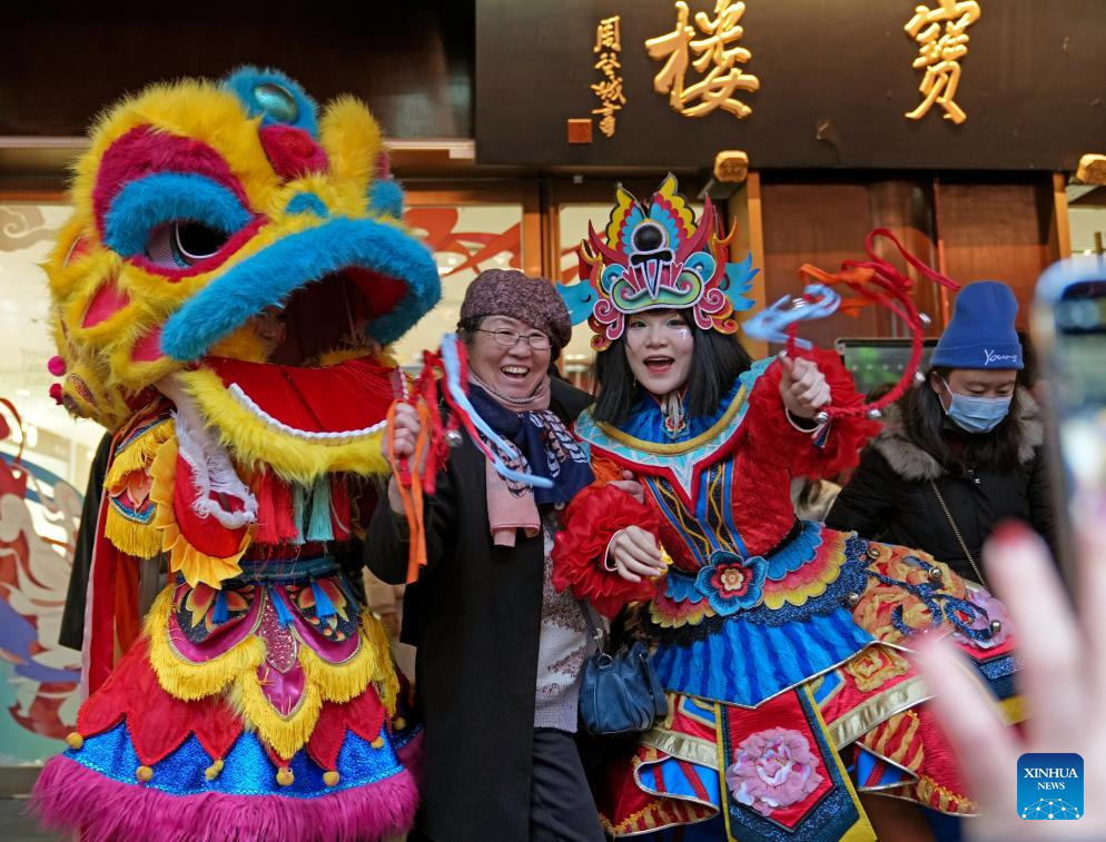 Lantern Festival celebrations draw large numbers of tourists at Yuyuan Garden in Shanghai