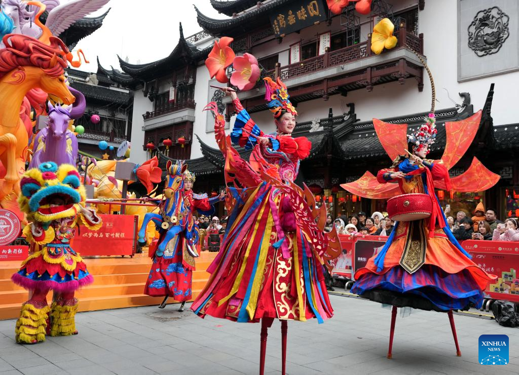 Lantern Festival celebrations draw large numbers of tourists at Yuyuan Garden in Shanghai