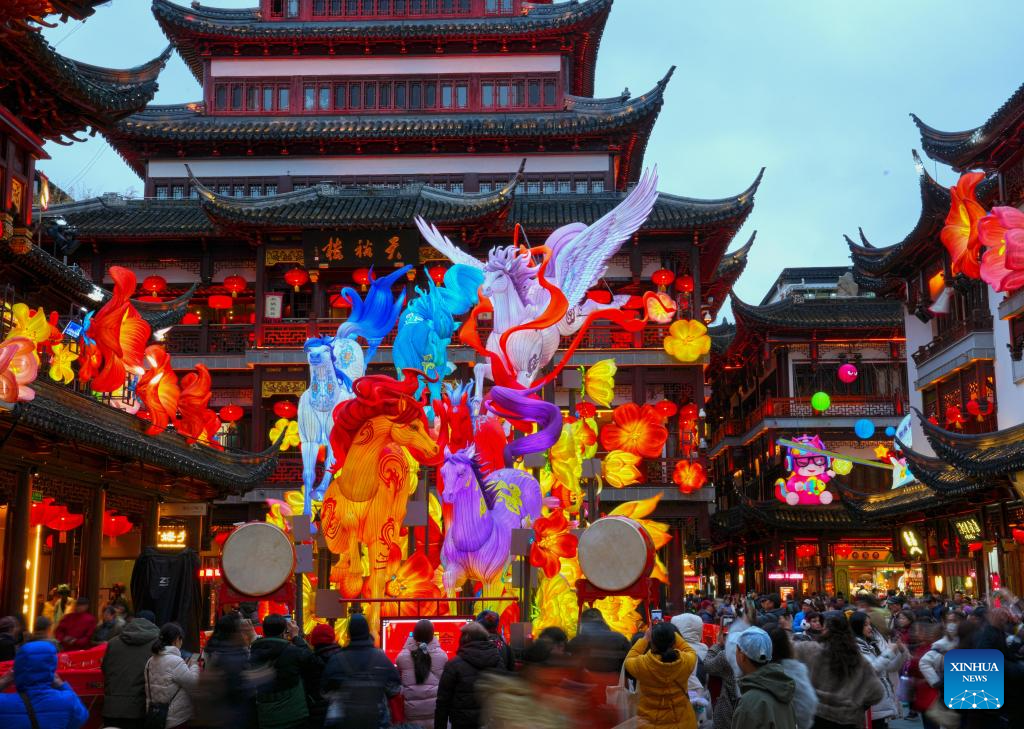 Lantern Festival celebrations draw large numbers of tourists at Yuyuan Garden in Shanghai
