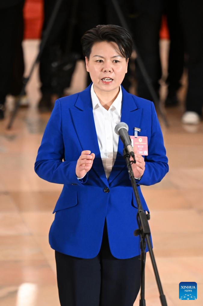 CPPCC members attend group interview ahead of closing meeting of annual session