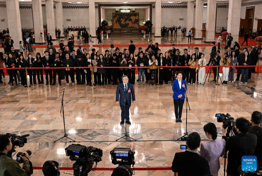 CPPCC members attend group interview ahead of closing meeting of annual session