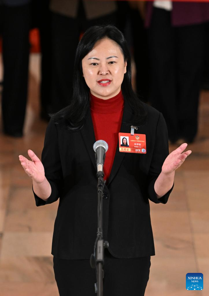 CPPCC members attend group interview ahead of closing meeting of annual session