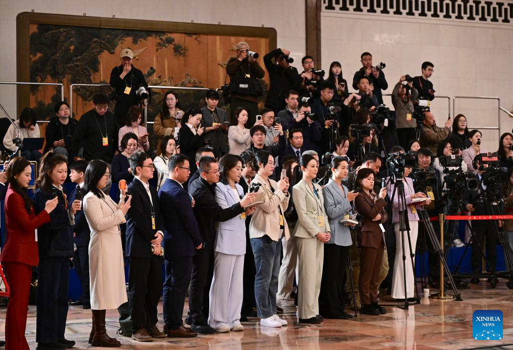 CPPCC members attend group interview ahead of closing meeting of annual session
