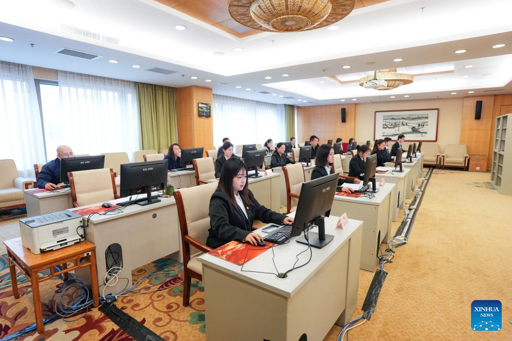 Chinese lawmakers submit 226 proposals to annual legislative session