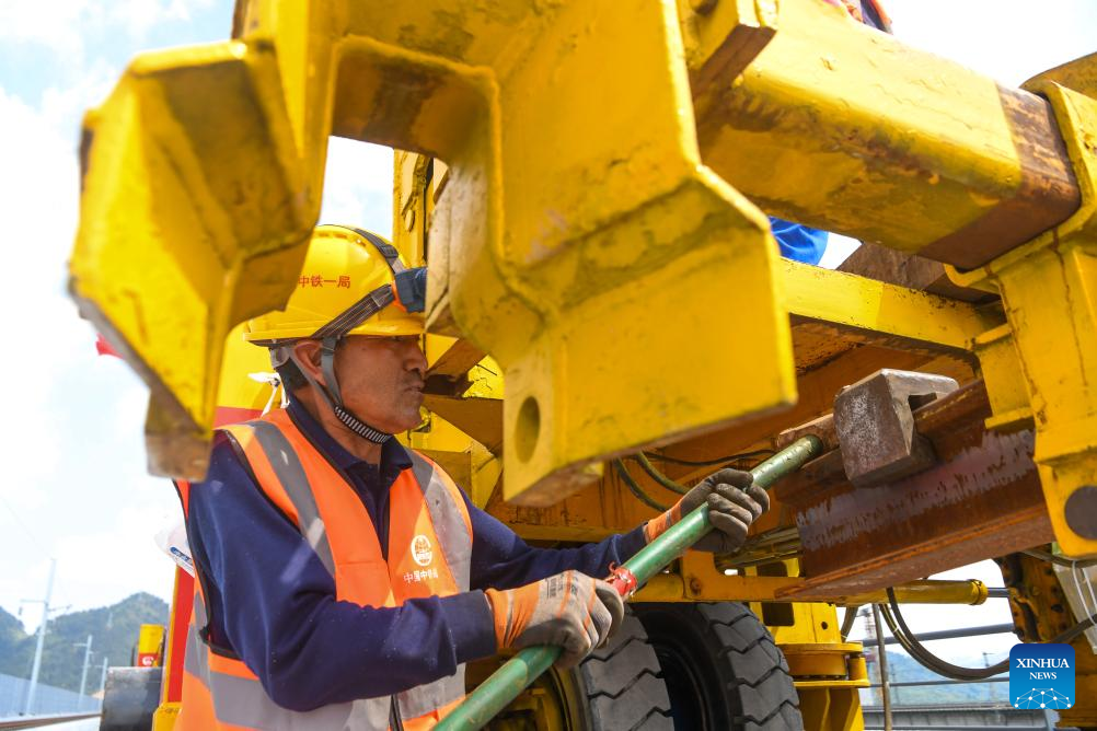 China's Chongqing-Wanzhou high-speed railway enters track-laying phase