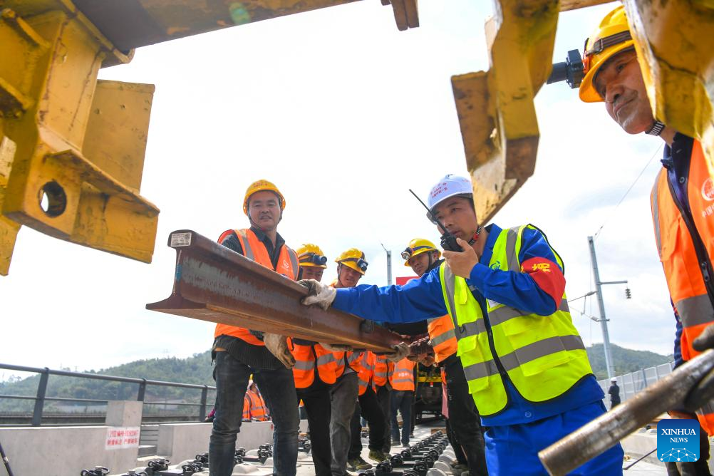 China's Chongqing-Wanzhou high-speed railway enters track-laying phase