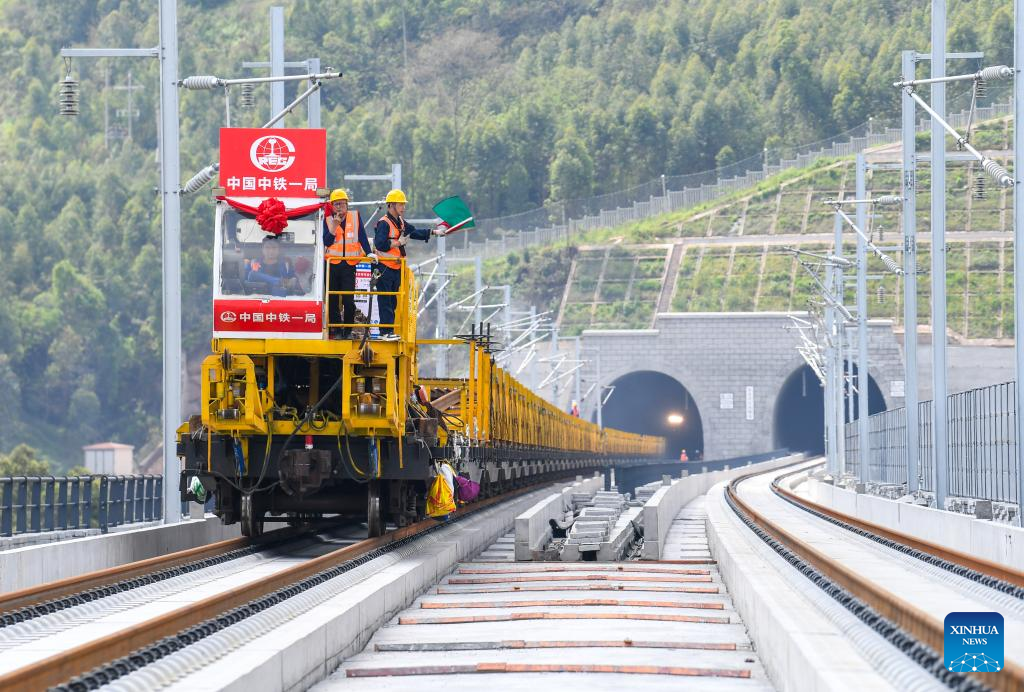 China's Chongqing-Wanzhou high-speed railway enters track-laying phase