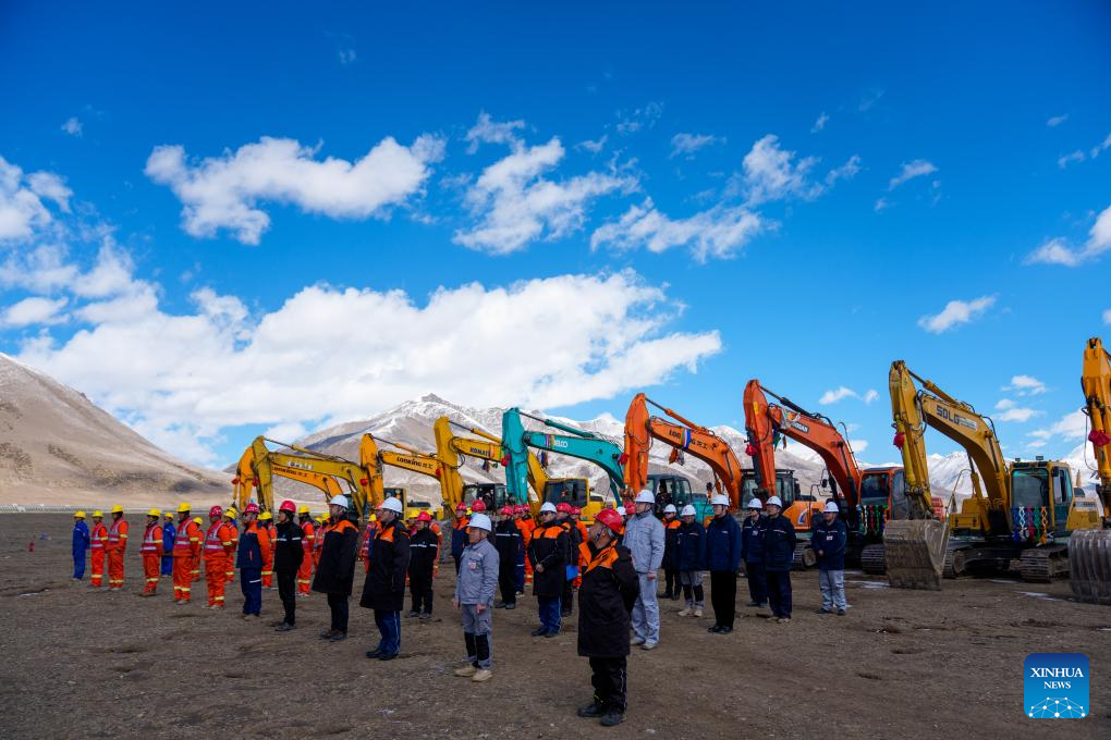 Construction of solar thermal power plant at altitude of 4,550 meters starts in China's Xizang