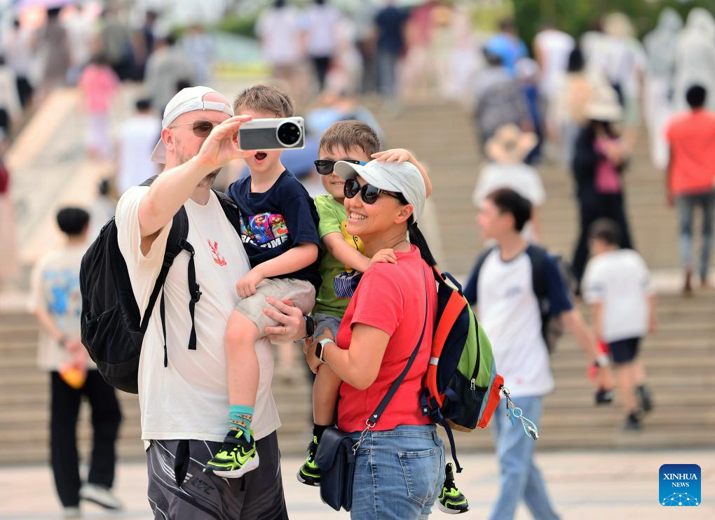 China records 135 mln domestic tourist trips during Qingming Festival holiday