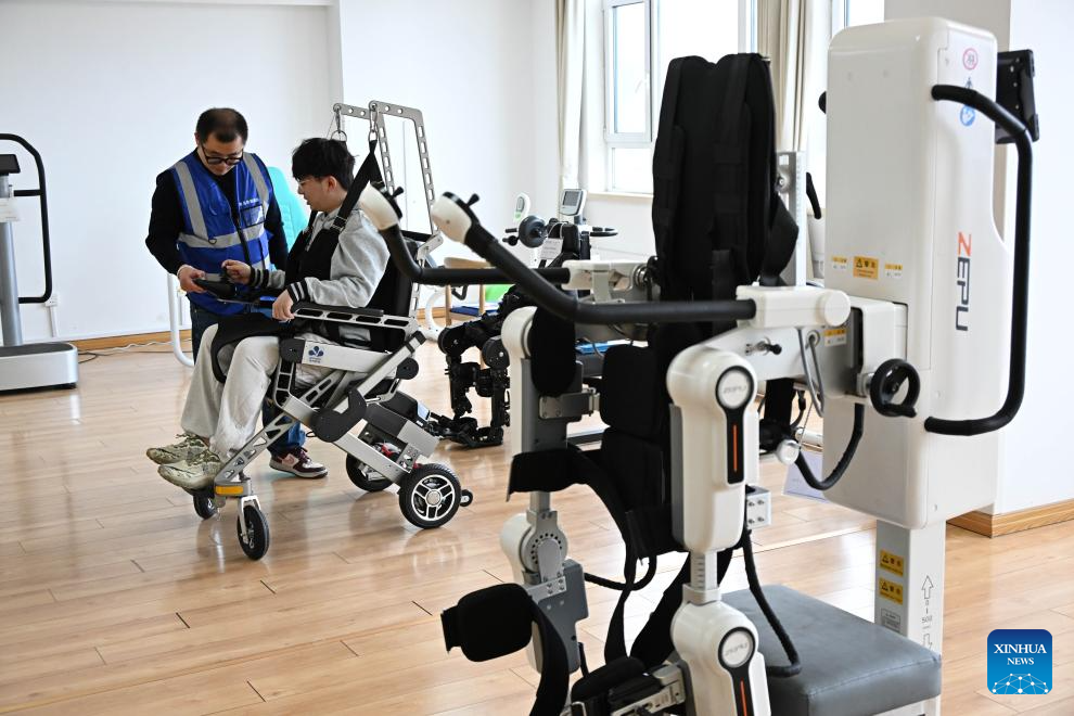 Elderly care robots trained, tested in E China's Shandong