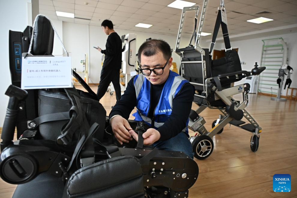 Elderly care robots trained, tested in E China's Shandong