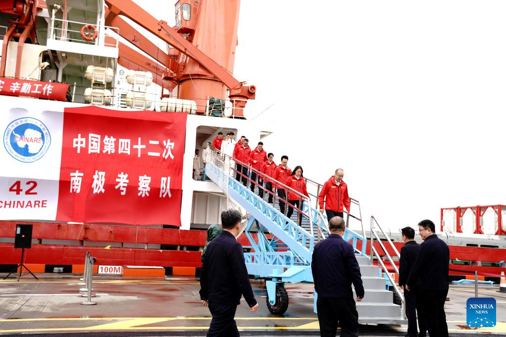 China Focus: Chinese polar icebreaker returns home after fruitful Antarctic research outcomes
