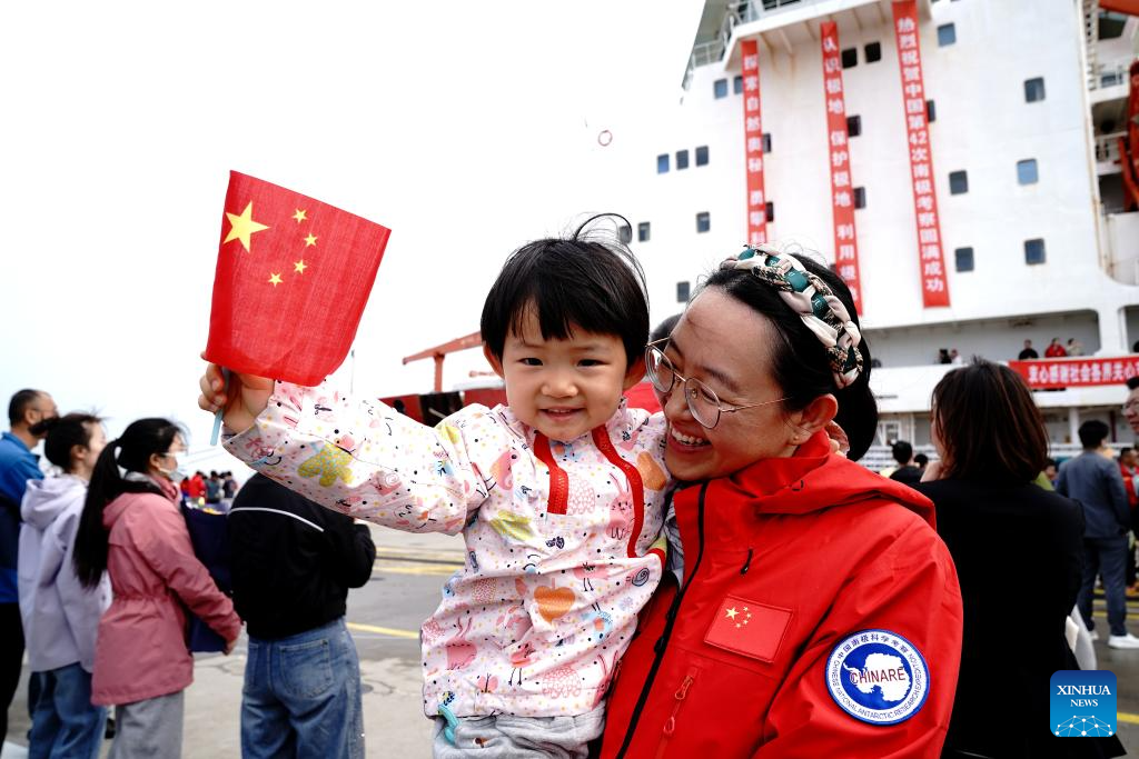 China Focus: Chinese polar icebreaker returns home after fruitful Antarctic research outcomes