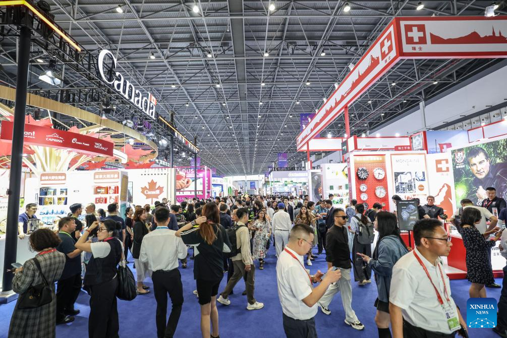 A glimpse of 6th China Int'l Consumer Products Expo in Haikou