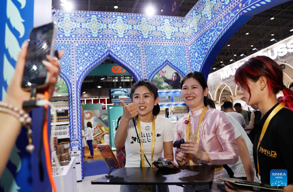 A glimpse of 6th China Int'l Consumer Products Expo in Haikou