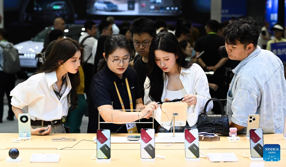 A glimpse of 6th China Int'l Consumer Products Expo in Haikou