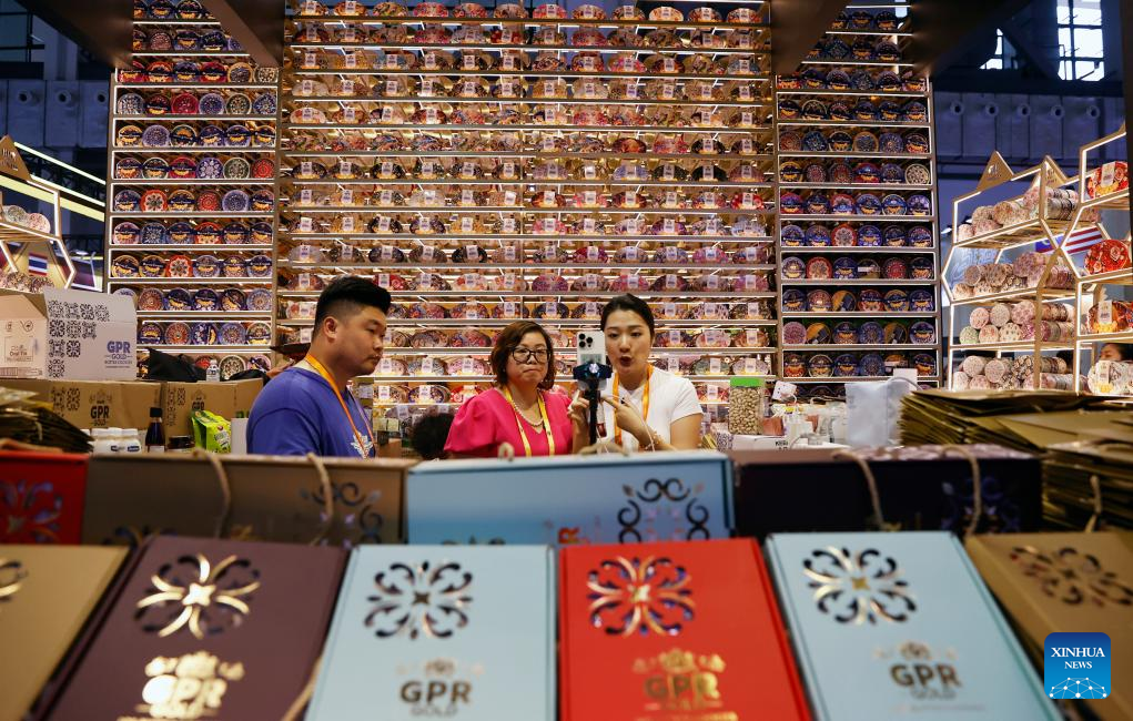 A glimpse of 6th China Int'l Consumer Products Expo in Haikou