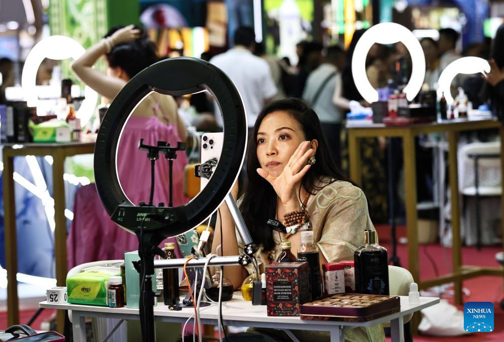 A glimpse of 6th China Int'l Consumer Products Expo in Haikou
