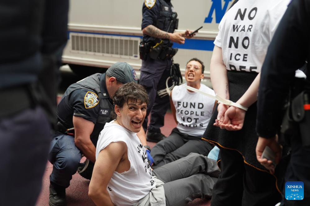 Protest against war and U.S. ICE held in New York