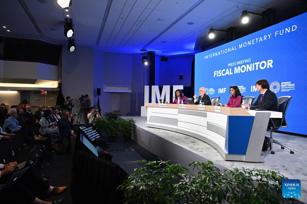 High debt, rising risks put global fiscal policy under pressure: IMF