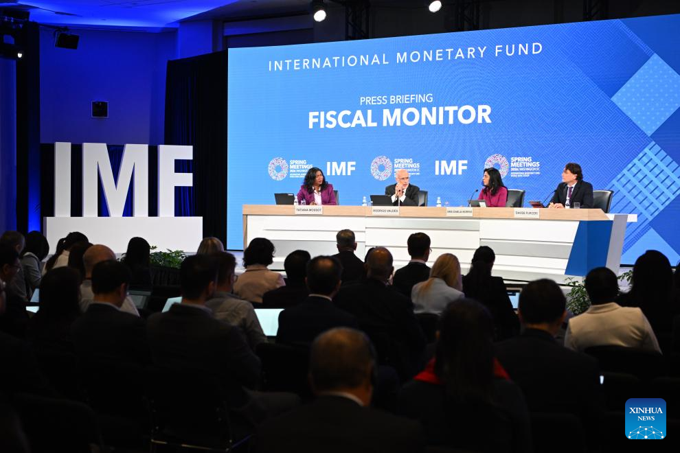 High debt, rising risks put global fiscal policy under pressure: IMF