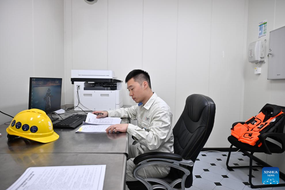 Maintenance underway at offshore wind farm in Jiangsu to ensure stable power supply