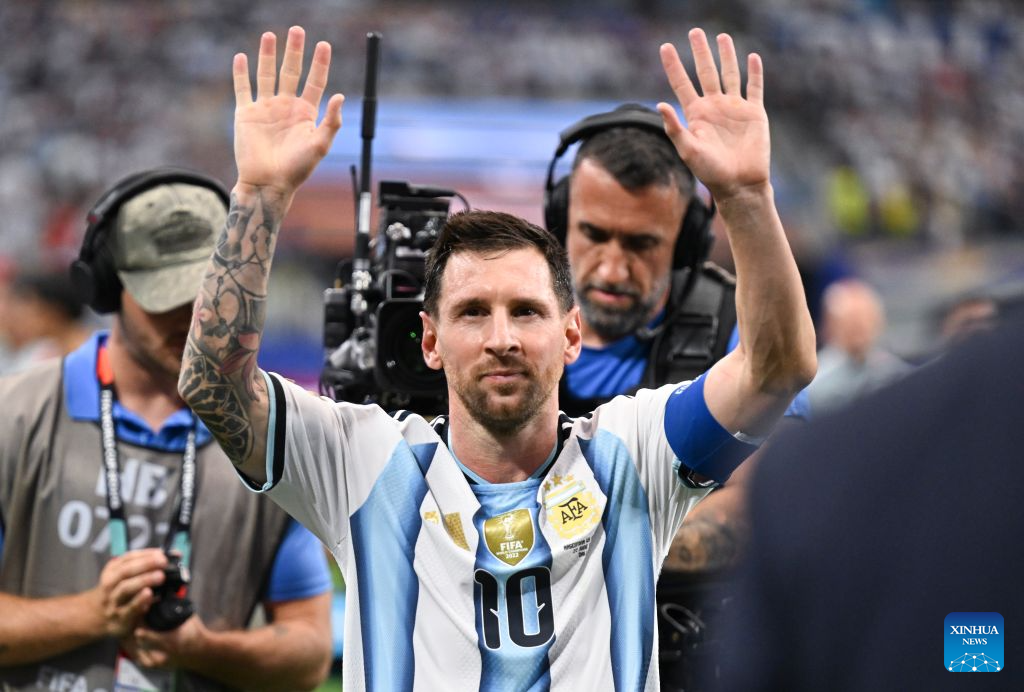 Messi breaks World Cup record as Argentina advances