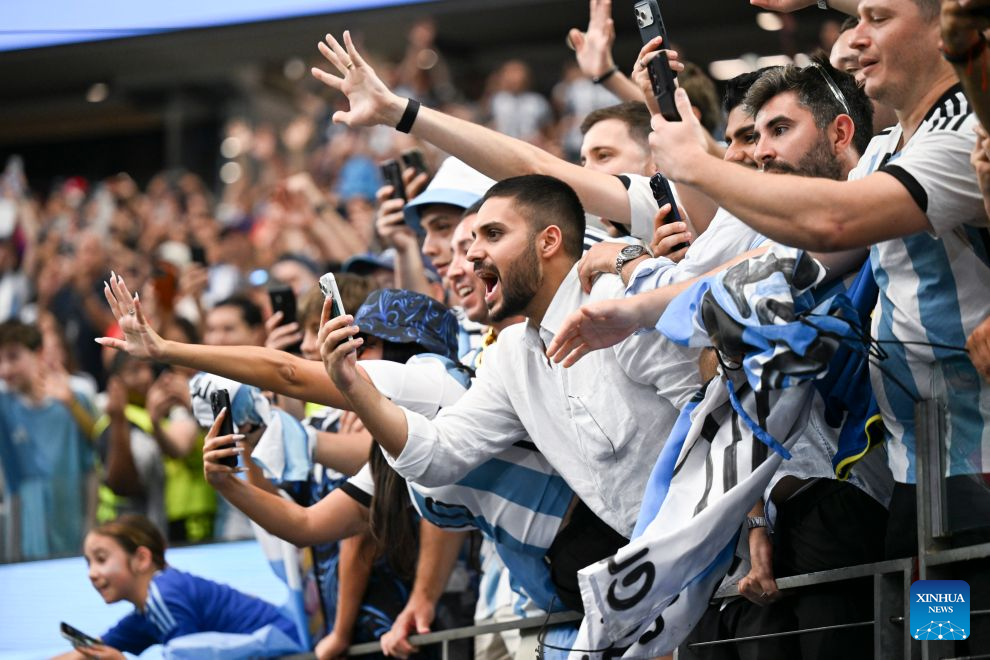 Messi breaks World Cup record as Argentina advances