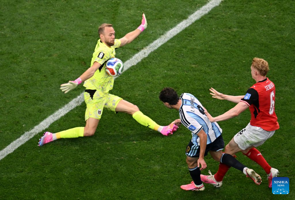 Messi breaks World Cup record as Argentina advances