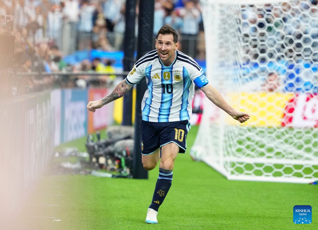 Messi breaks World Cup record as Argentina advances
