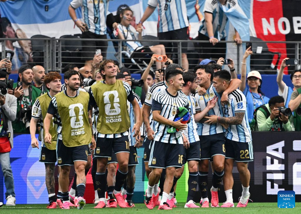 Messi breaks World Cup record as Argentina advances