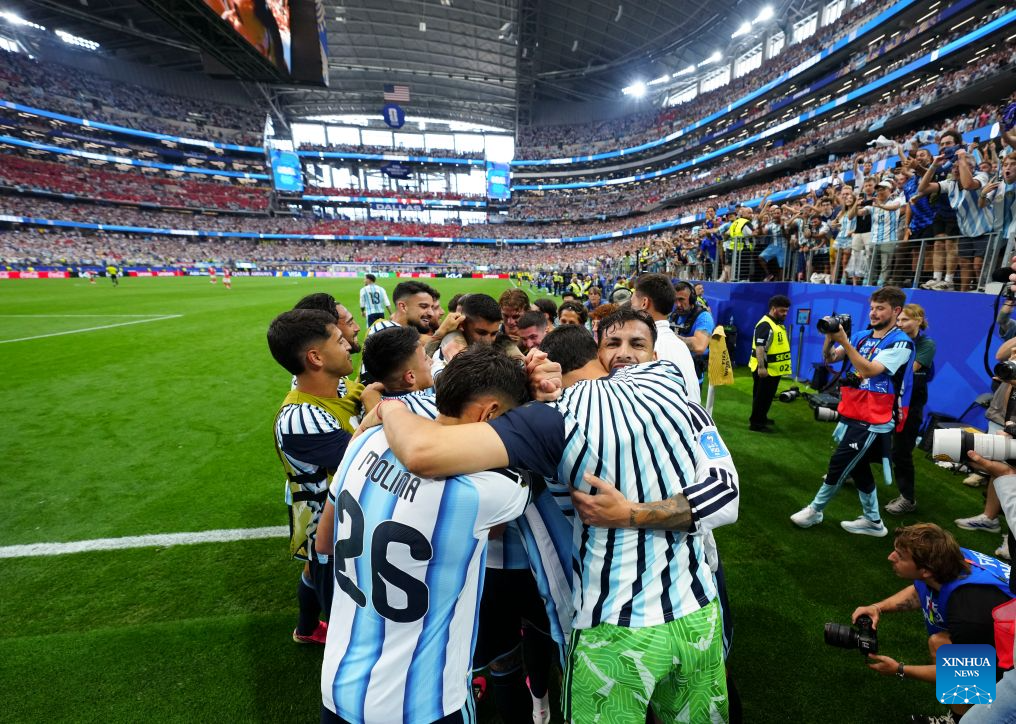 Messi breaks World Cup record as Argentina advances