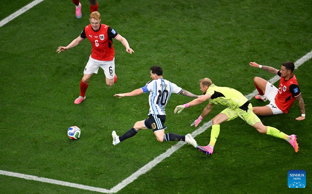 Messi breaks World Cup record as Argentina advances