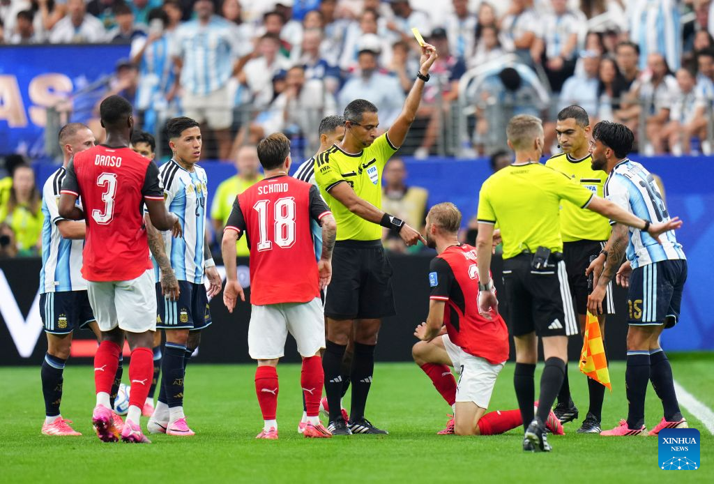 Messi breaks World Cup record as Argentina advances