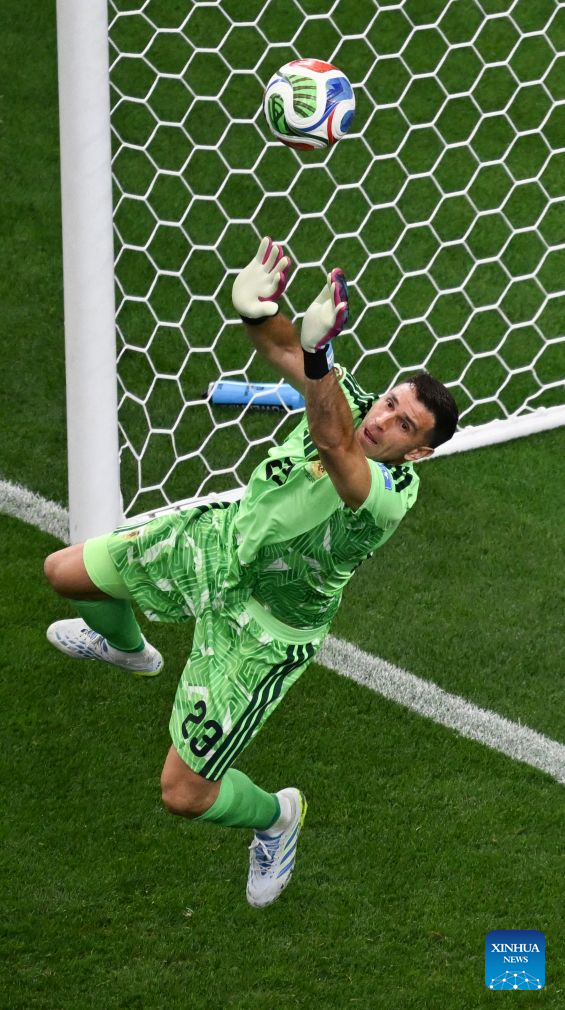 Messi breaks World Cup record as Argentina advances