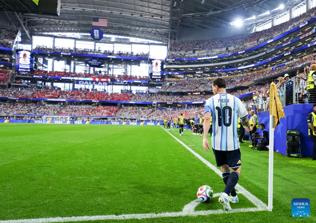 Messi breaks World Cup record as Argentina advances