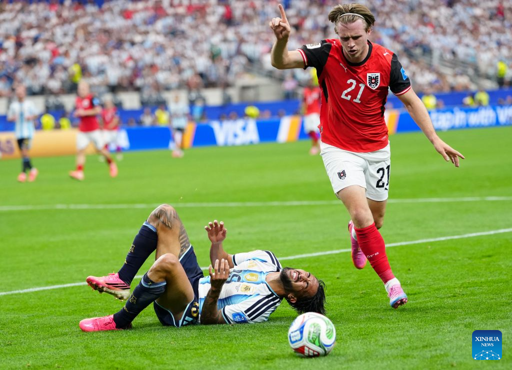Messi breaks World Cup record as Argentina advances