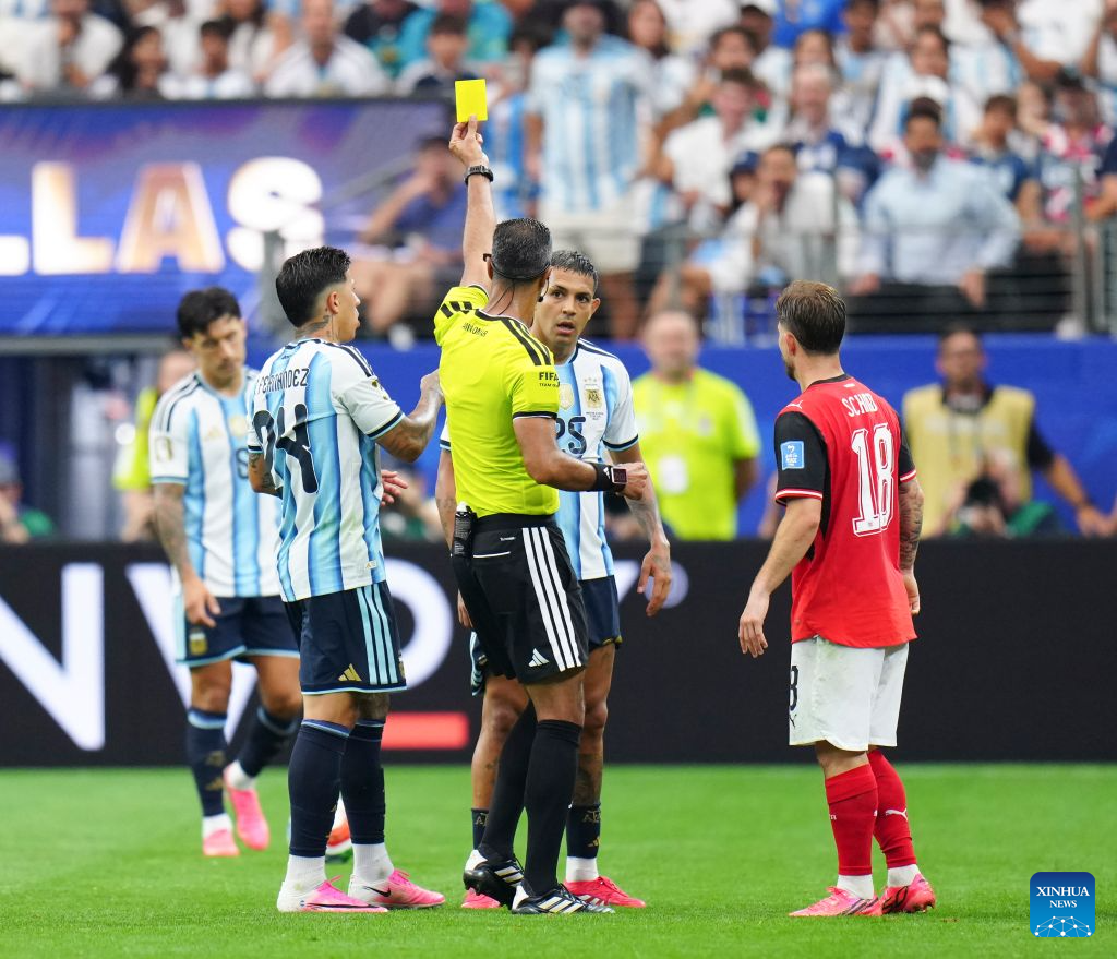 Messi breaks World Cup record as Argentina advances