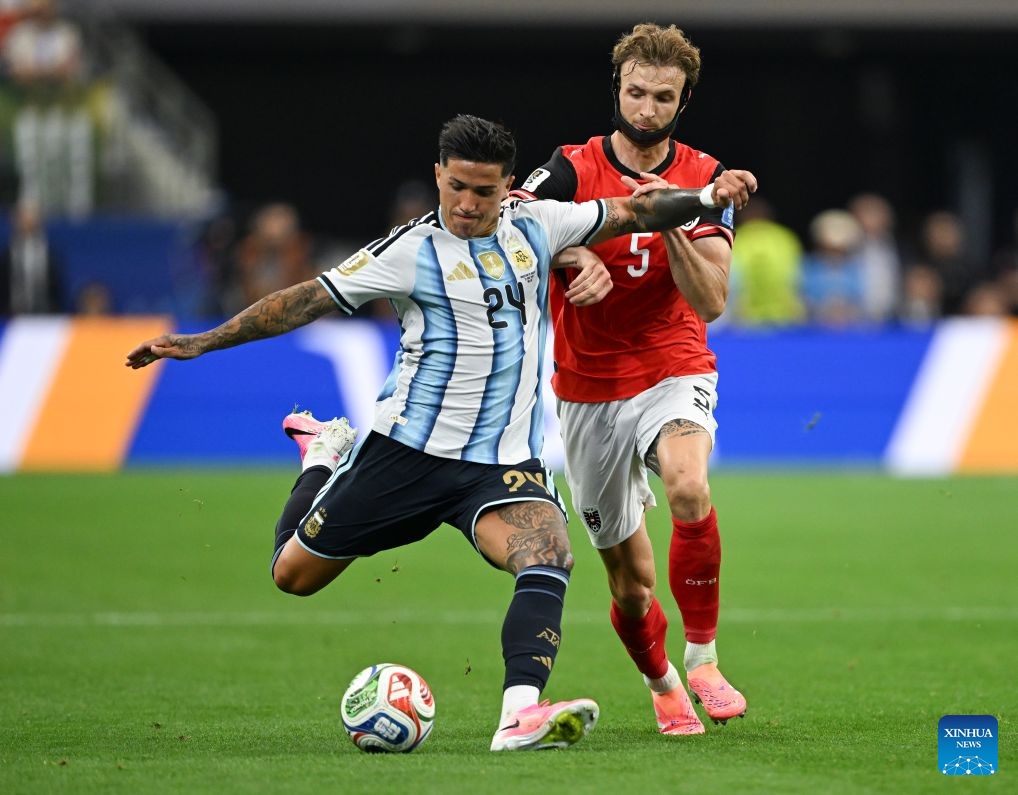 Messi breaks World Cup record as Argentina advances
