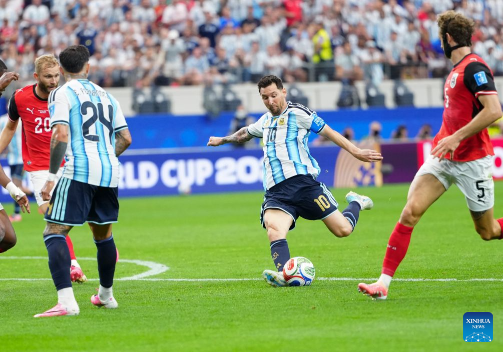 Messi breaks World Cup record as Argentina advances